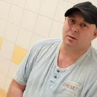 Marcel Șerbuc înainte de îmbarcarea spre România Foto: amator
