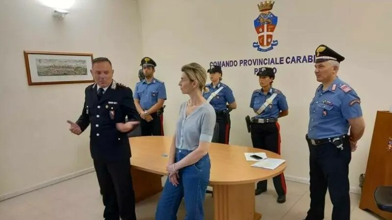 Infirmieră româncă la un spital din Italia, acuzată că le-a furat pacienților cardurile bancare. / Foto: Il Tirreno