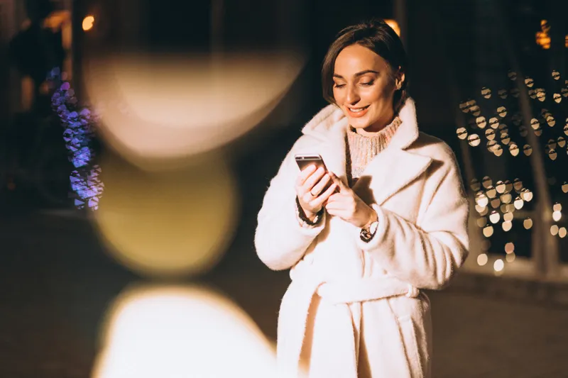 Escrocherie de Anul Nou. Dacă dai click pe acest mesaj pe Whatsapp, răm&acirc;i fără bani &icirc;n contul bancar - Foto: Freepik (Imagine cu rol ilustrativ)