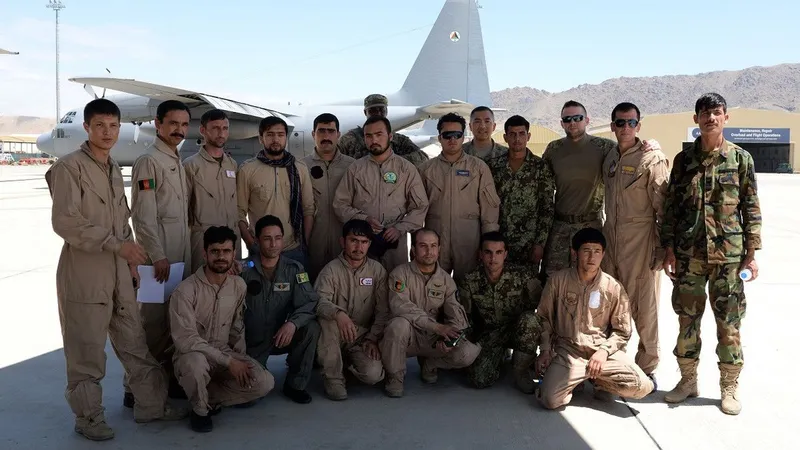 Piloții afgani care au fugit în Tadjikistan, reținuți/foto: voi.id
