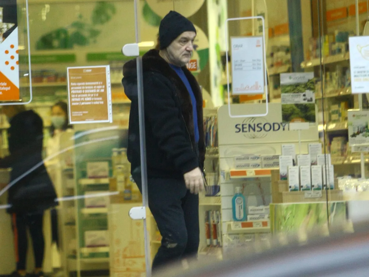 Gigi Becali a fost și la famracie tot fără mască Foto: cancan.ro