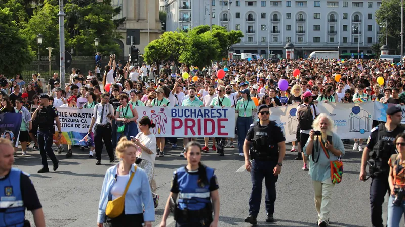 Pentru ce s-au dat amenzi de 6000 de lei în urma paradei Bucharest Pride - imagine cu rol ilustrativ Foto: INQUAM Photos/Adriana Neagoe