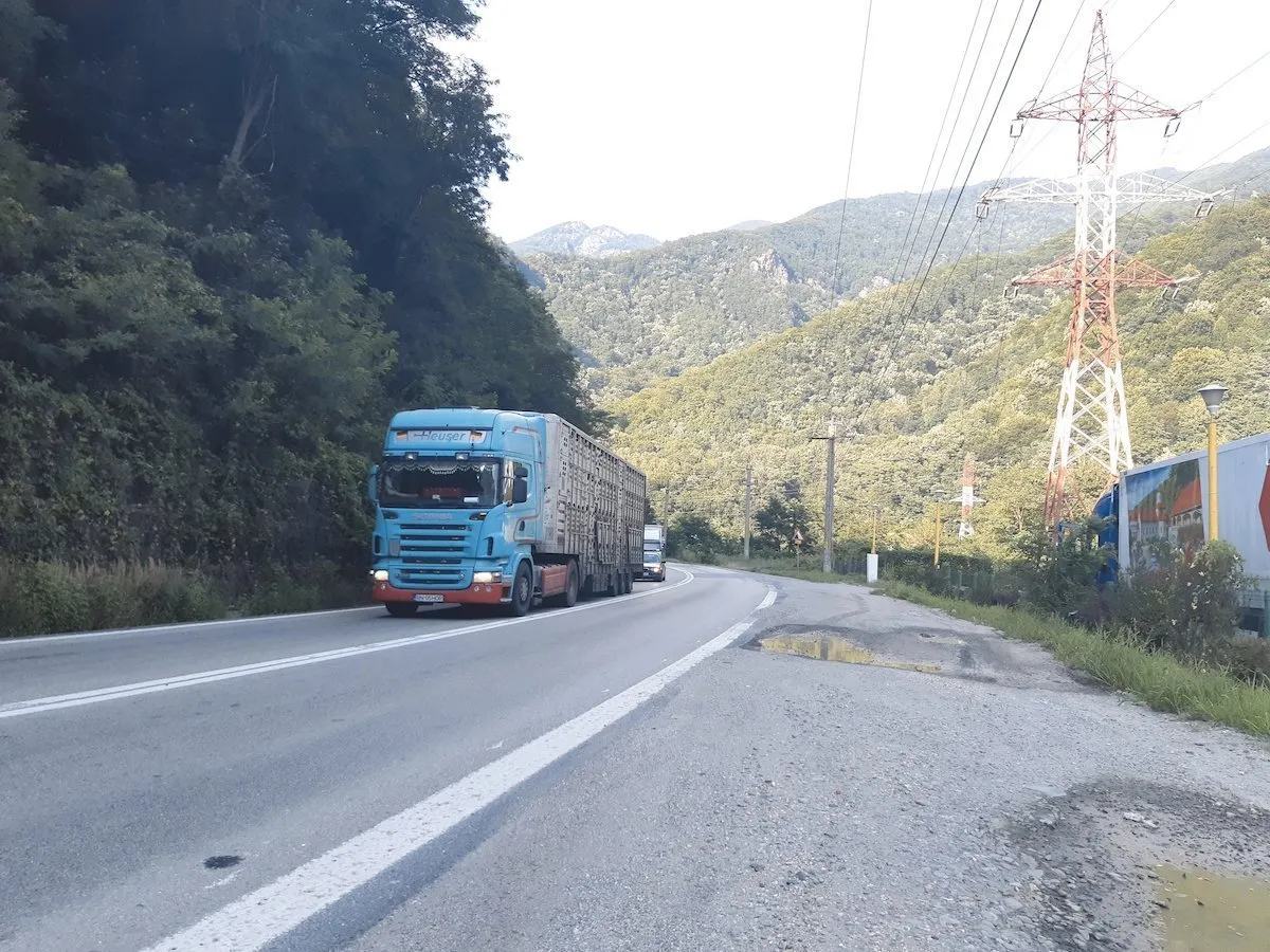 Locuri de refugiu, pline de gropi