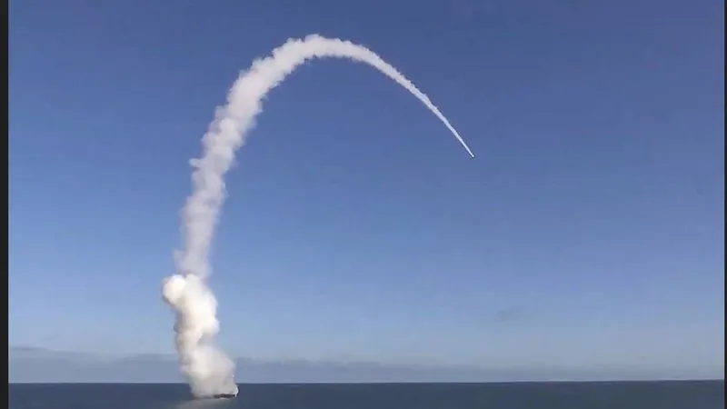 Rusia a retras submarinele dotate cu rachete Kalibr din Marea Neagră/foto: navalnews