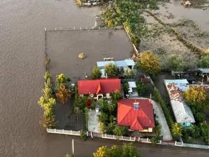 Dezastru după inundații: 15.000 oameni au fugit din calea apelor. 5.000 de case distruse - Foto: Facebook/ Nicolae Ciucă