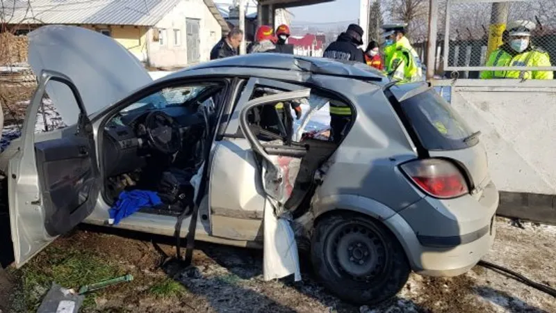 Mașina a fost zdrobită de un TIR/FOTO: ziaruldeiasi.ro