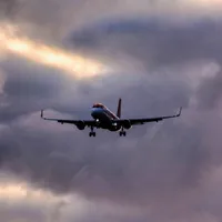 Ce se întâmplă cu avionul pe timp de furtună - Foto: Freepik.com (rol ilustrativ)