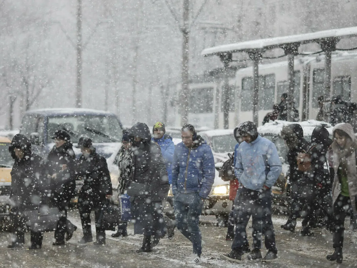 Alertă meteo. După câteva zile călduroase, temperaturile se prăbușesc dramatic. Gerul revine în România