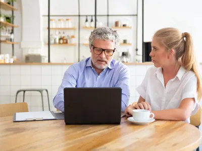 Ce pensie iei la recalculare dacă ai muncit pe salariul mediu timp de 35 sau 45 de ani? - Foto: Freepik