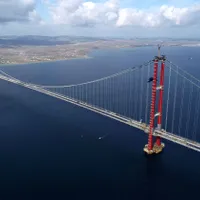 Podul Canakkale 1915, lung de 4,6 km şi cu o distanţă de 2 km între cei doi piloni. / Foto: dailysabah.com