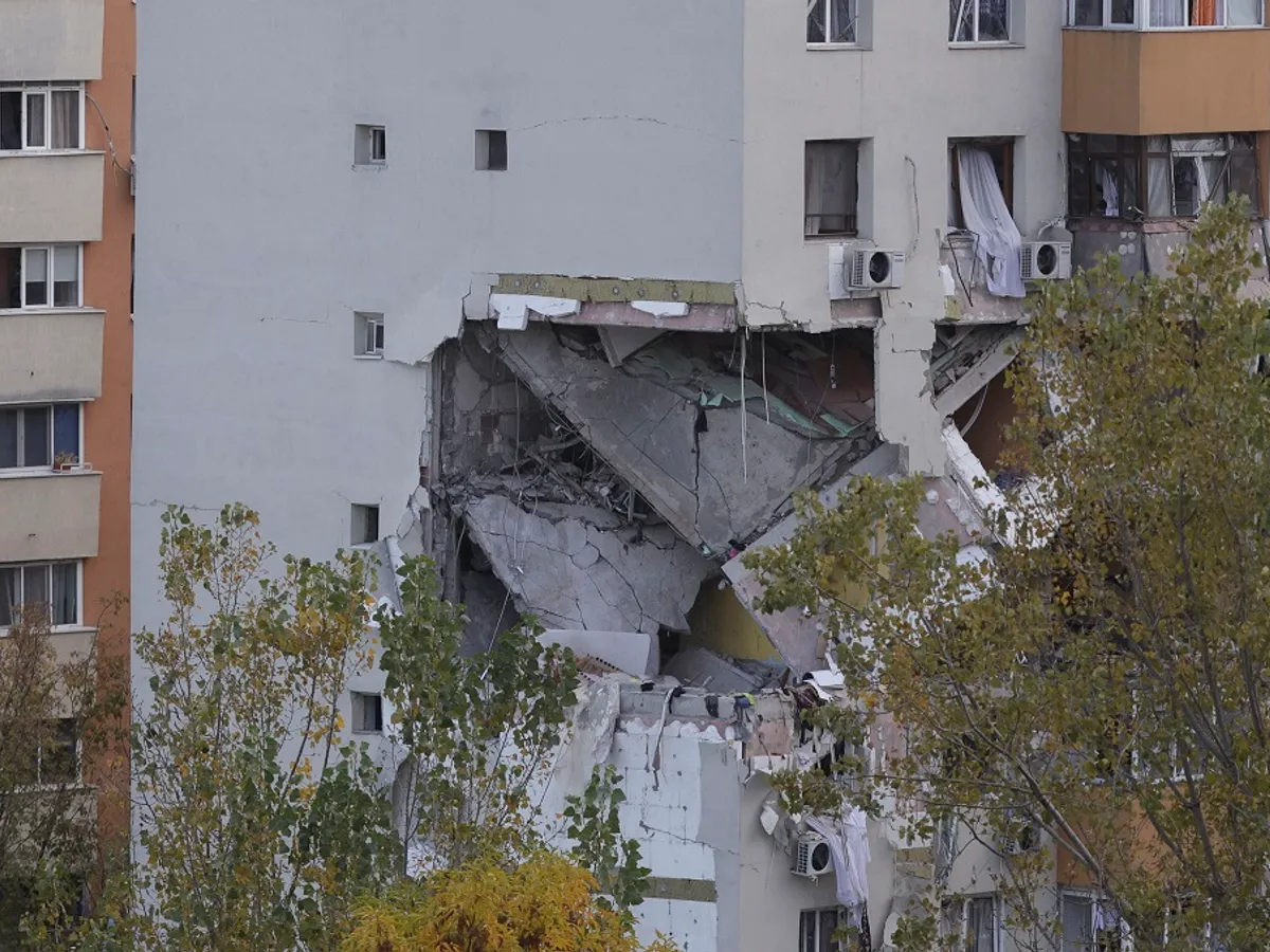 Cum arată blocul afectat de explozie - Foto: INQUAM PHOTOS/ Octav Ganea