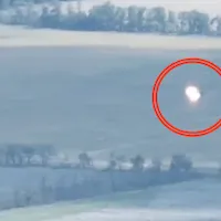 Momentul în care o rachetă trasă de Ucraina doboară un elicopter rusesc - FOTO: Twitter