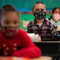 15% dintre elevi învață în online./ USA Today 16.316 de elevi sunt confirmați cu coronavirus /