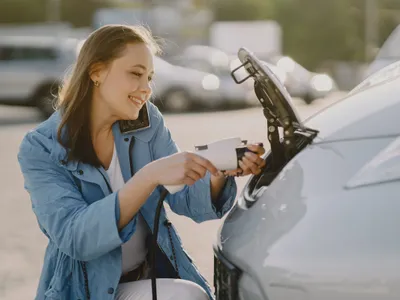 „Războiul” mașinilor electrice: Huawei brevetează bateria de 3.000 km, Xiaomi, una de 1.200 km - Foto: Freepik (Imagine cu rol ilustrativ)