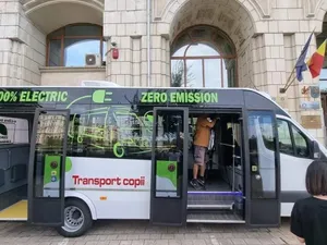 Criză? 35 de microbuze electrice școlare, cumpărate cu circa 200.000 € bucata. Unul diesel, 80.000 € - Foto: news.ro