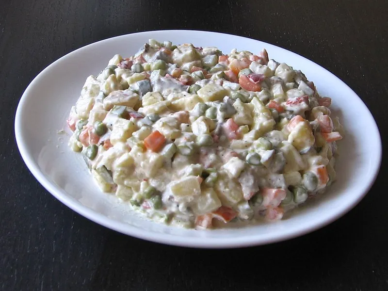 Cum prepari salata de boeuf pentru masa de Paște ca să țină mai mult la frigider? Ce maioneză faci? - Foto: Profimedia Images (imagine cu rol ilustrativ)