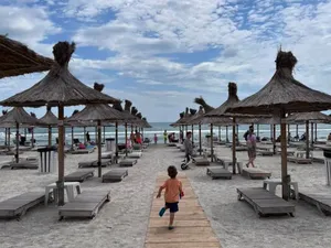 Hotelierii din Mamaia, supărați pe supermarketuri, pentru că turiștii mănâncă din sacoșă în cameră - Foto: Facebook (Imagine cu rol ilustrativ)