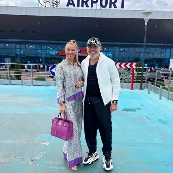 Anamaria Prodan cu urmăritul general Cristian Rizea, pe Aeroportul din Chișinău Foto: Instagram