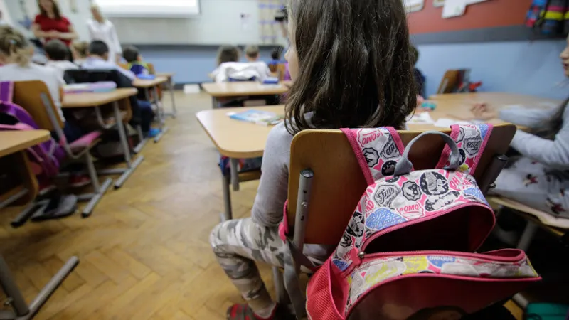 Un profesor şi trei elevi din Sectorul 4 au fost testaţi pozitiv cu SARS-CoV-2/FOTO: Inquam Photos/George Călin