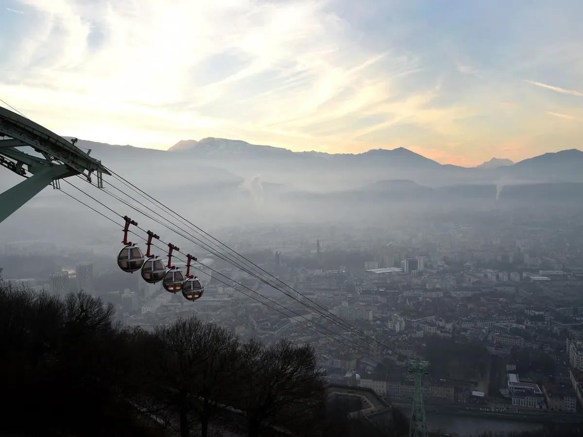 Cea mai lungă telecabină din Europa s-a deschis la Paris după 17 ani de construcție