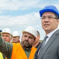 Ponta privind spre autostrăzi / capital.ro