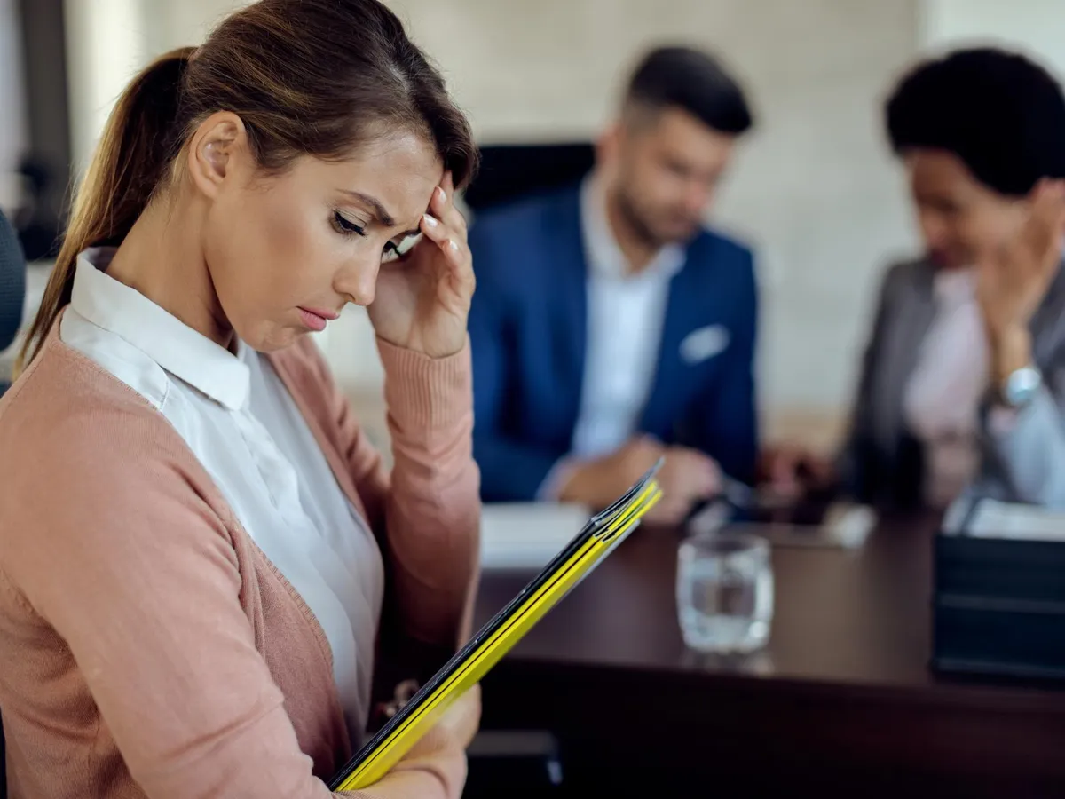 Mediu toxic la locul de muncă? Vezi cum să recunoști un „vampir” care îți consumă toată energia instant