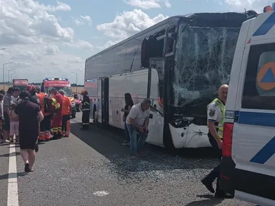 Un autocar cu 60 de pasageri la bord s-a ciocnit cu un TIR pe Autostrada Soarelui  - Foto: ISU Călărași