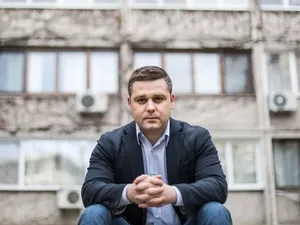 Primarul Ciprian Ciucu vrea să contracteze un împrumut de la Banca Europeană de Investiţii (BEI) de până la circa 21 de milioane de euro pentru reabilitarea termică a 85 de blocuri. / Foto: rfi.ro