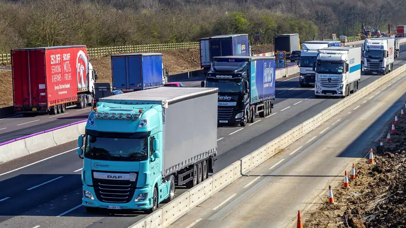 Criza post-Brexit de șoferi de TIR: Londra s-a sucit, va acorda 10.500 de vize temporare de muncă. / Foto: ft.com