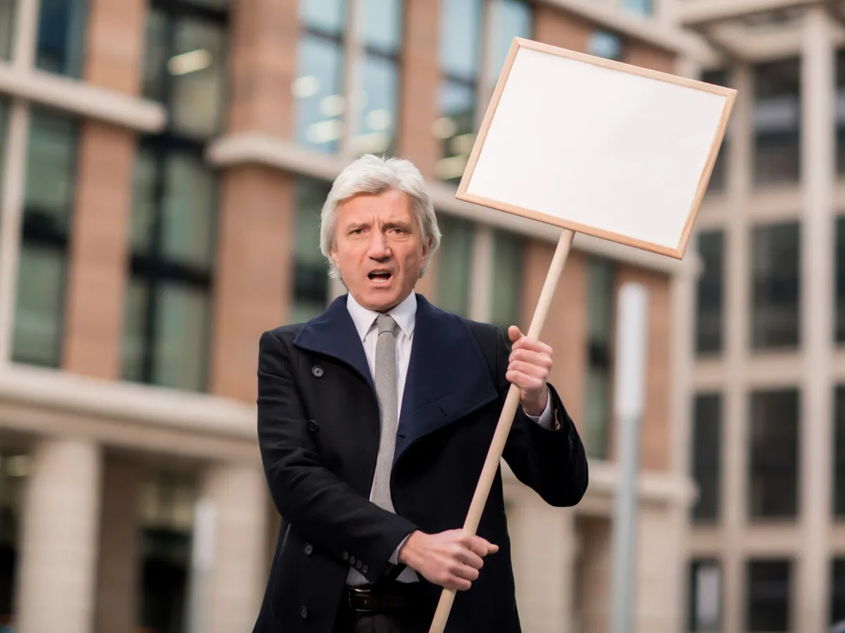 Legea salarizării stârnește nemulțumiri: sindicatele din Educație și Sănătate amenință cu proteste și grevă