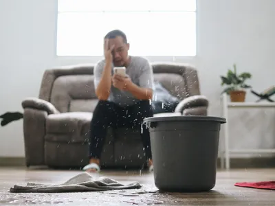 Ce faci când apar infiltrații din cauza vecinilor. Vezi cine asigură plata daunelor - Foto: Freepik (Imagine cu rol ilustrativ)