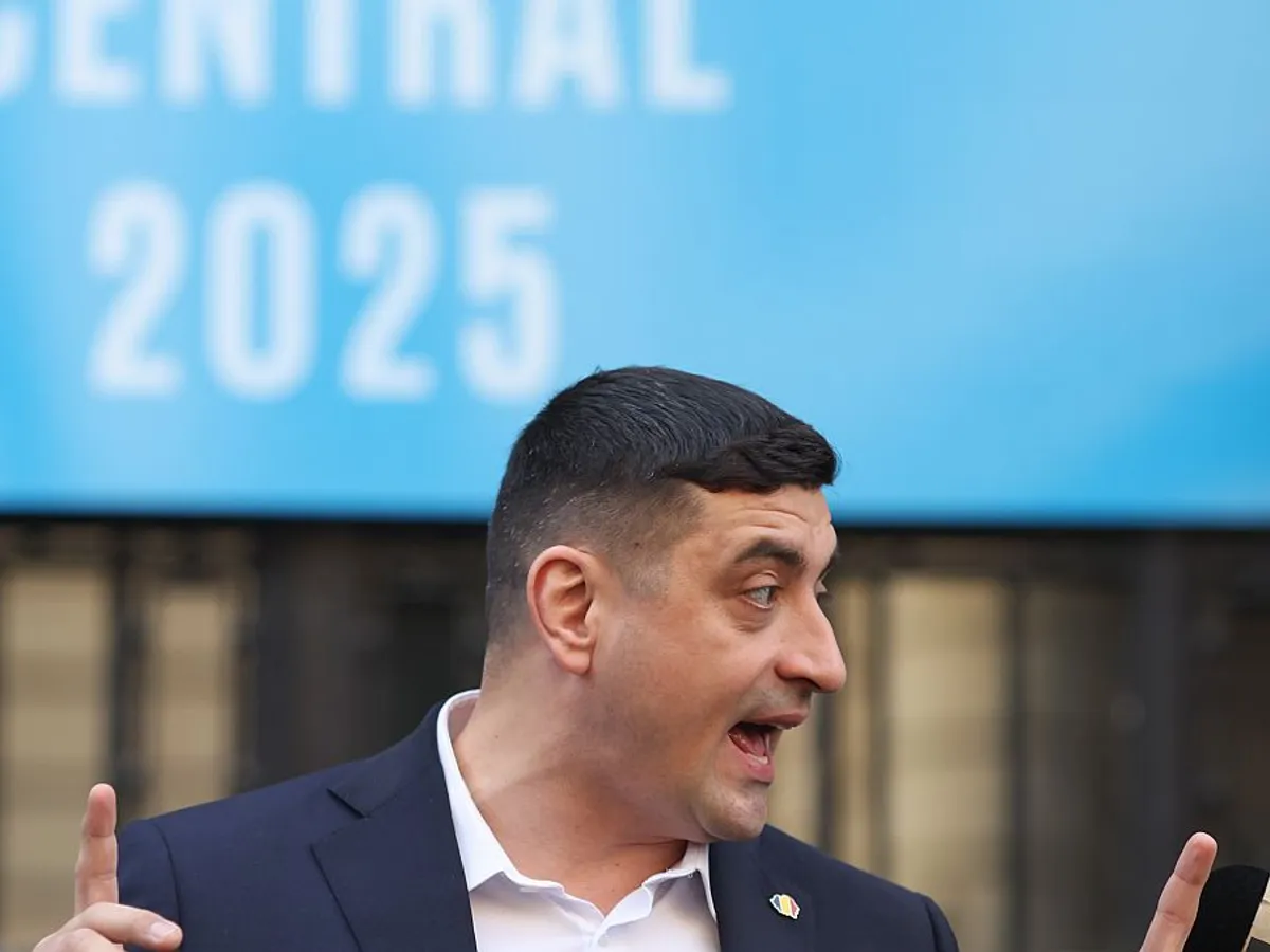 George Simion, înaintea depunerii dosarului de candidatură și listei de semnături a lui Călin Georgescu - Foto: INQUAM PHOTOS/George Călin