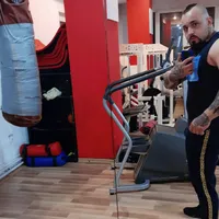 Glonț, interlopul care se dădea escortă pentru femei și bărbați, condamnat după ce a bătut un bărbat Foto: Facebook