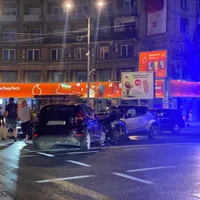Accident frontal, în Piața Romană din București. Un șofer a vrut să facă stânga pe interzis. / Foto: infotraficromania.ro