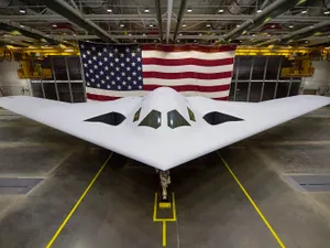 Inegalabilul bombardier american B-21 Raider are o „familie”, un roi de drone nedetectabile - Foto: thedrive.com