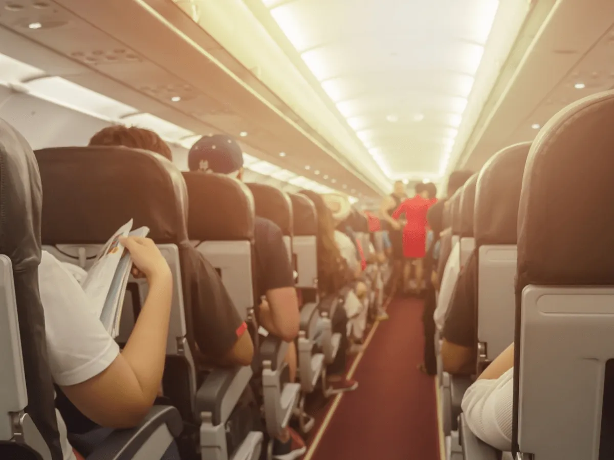Motivul banal pentru care o pasagera a fost la un pas de a fi dată afară din avion. Ce a făcut? - Foto: Profimedia / imagine rol ilustrativ