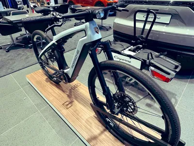 Porsche lansează bicicleta milionarilor. Cu aceeași bani îți cumperi un Logan din 2021 și 5 full-uri - Foto: Profimedia images