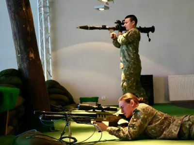 Banii din Pilonul II de pensii vor putea fi investiți în industria de armament. Toate partidele sunt de acord