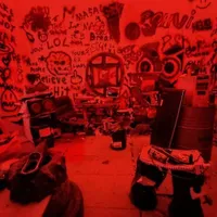 “Camera de furie”, o afacere inedită. Dai 50 de lei şi spargi tot ce-ţi cade în mână - Foto: Ziarul de Iași