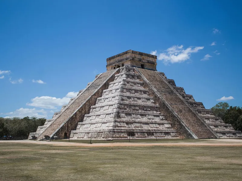 Marea Piramidă din Giza, singura dintre cele 7 minuni ale lumii antice care a rezistat până la noi