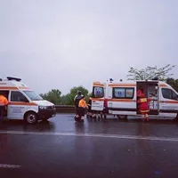 Mamă cu un copil în cărucior, loviți pe trecerea de pietoni de un bolid condus de o femeie/FOTO: Facebook/Ambulanta