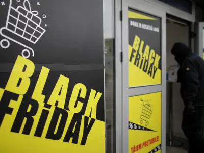 Black Friday. Preşedintele ANPC recomandă consumatorilor să verifice cu atenție preţurile - FOTO: Inquam Photos / Octav Ganea