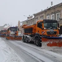 Drumarii amenință că nu vor mai deszăpezi drumurile dacă nu le vor fi plătite măririle pe care le așteaptă de doi ani/FOTO: brasovultau.ro
