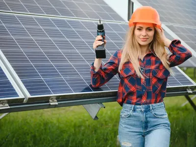 Peste 219.000 de români cu panouri fotovoltaice sunt prosumatori. Produc mai mult decât Cernavodă - Foto: Freepik (Imagine cu rol ilustrativ)