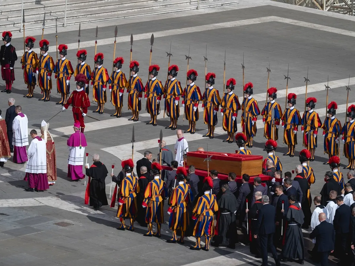 Garda Elvețiană îl va duce pe Papa Francisc pe ultimul drum - Foto: Profimedia Images (cu rol ilustrativ)