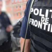 Peste 1.200 de cetăţeni străini, îndepărtaţi sub escortă din România în 2021. / Foto: adevarul.ro