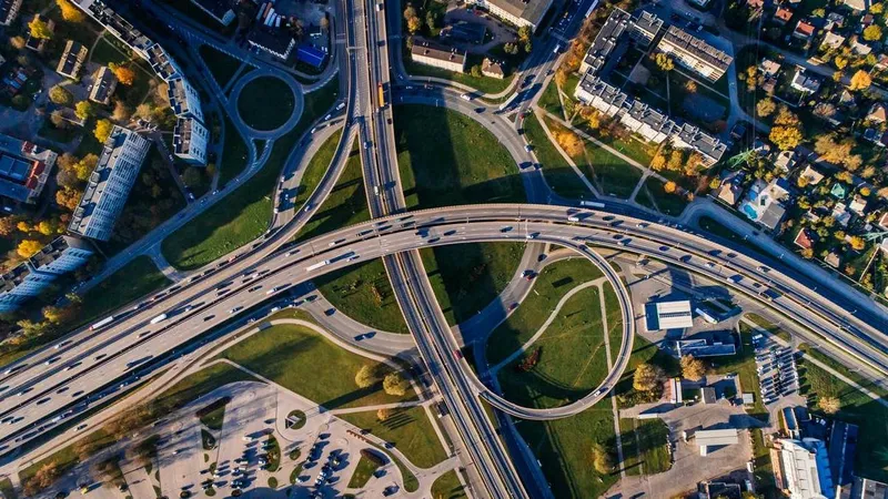 18 români se înghesuie pe un metru de autostradă. Cum e în Ungaria, Bulgaria și Serbia? - Foto: pexels.com/Aleksejs Bergmanis - Imagine cu rol ilustrativ