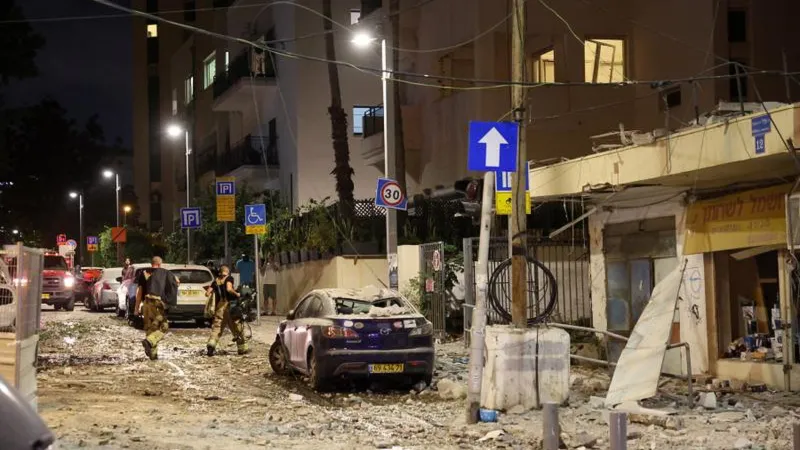 Bilanţul victimelor israeliene a ajuns la 350 de morţi. Atacurile persistă în satele din sudul ţării Foto: Profimedia Images