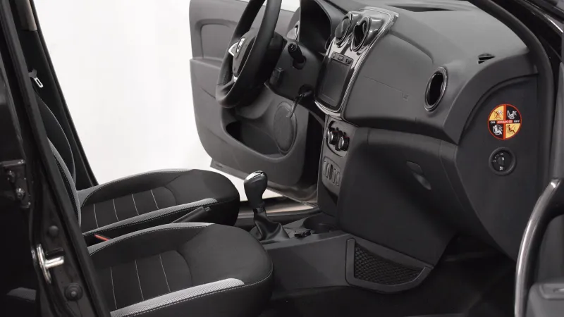 Peste 13.000 de Logan, Dokker și Lodgy, rechemate în service pentru schimbarea airbag-ului șoferului.