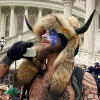 Jake Angeli, alias QAnon Shaman Foto: skynews